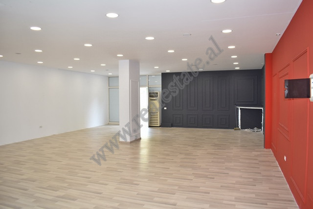 Office space for rent on Zhan D&#39;Ark Boulevard near the Ministry of Foreign Affairs.
The environ